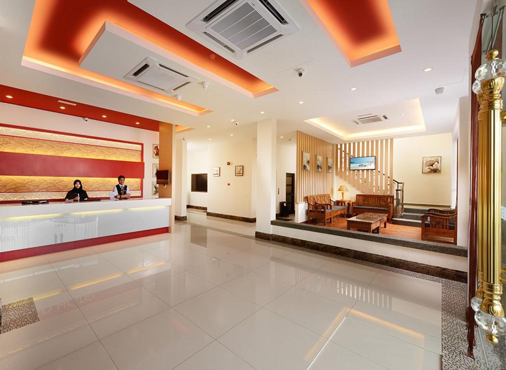 Ernes Hotel Bandar Perda Kampong Permatang Batu Exterior photo