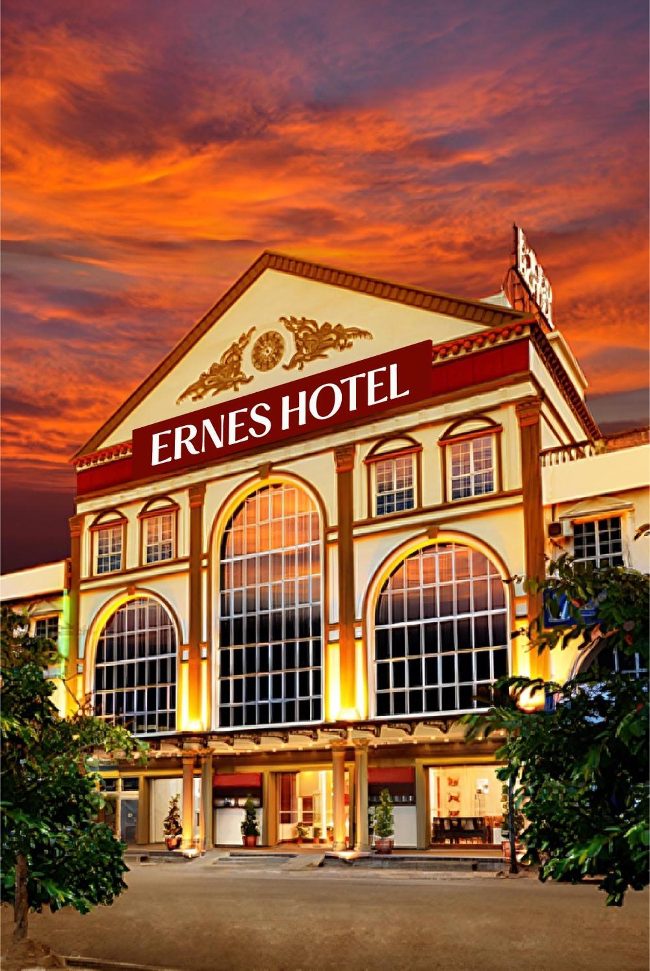 Ernes Hotel Bandar Perda Kampong Permatang Batu Exterior photo